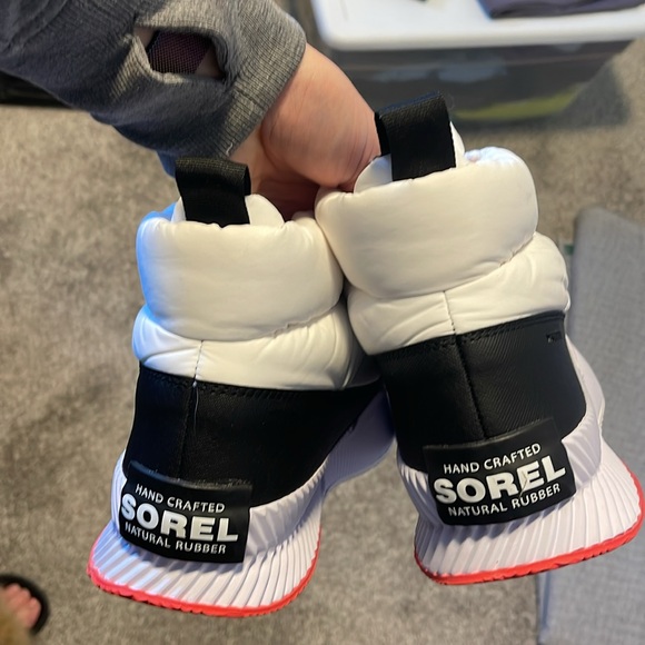 SOREL Out N About Puffer Boot - Picture 5 of 8